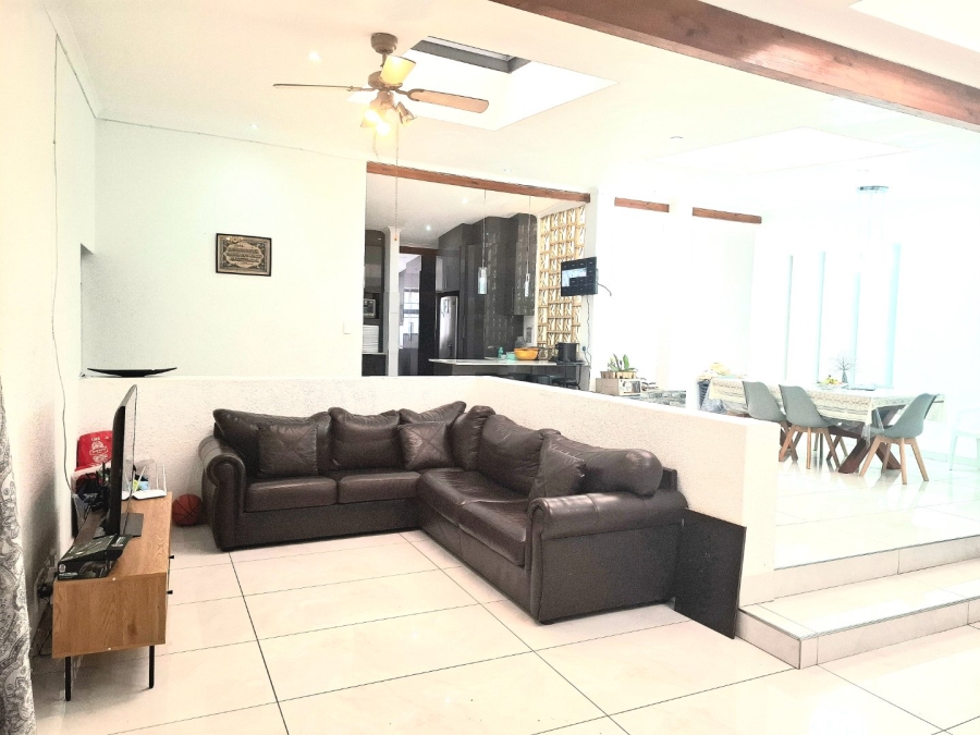4 Bedroom Property for Sale in Welgelegen 3 Western Cape